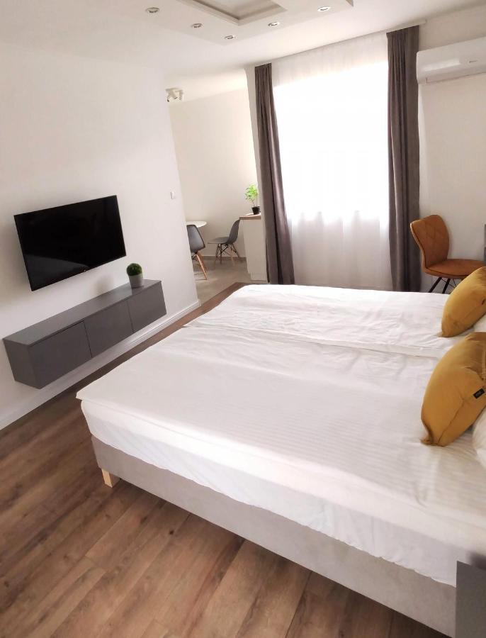 Helena Studio Apartman Siófok Eksteriør billede